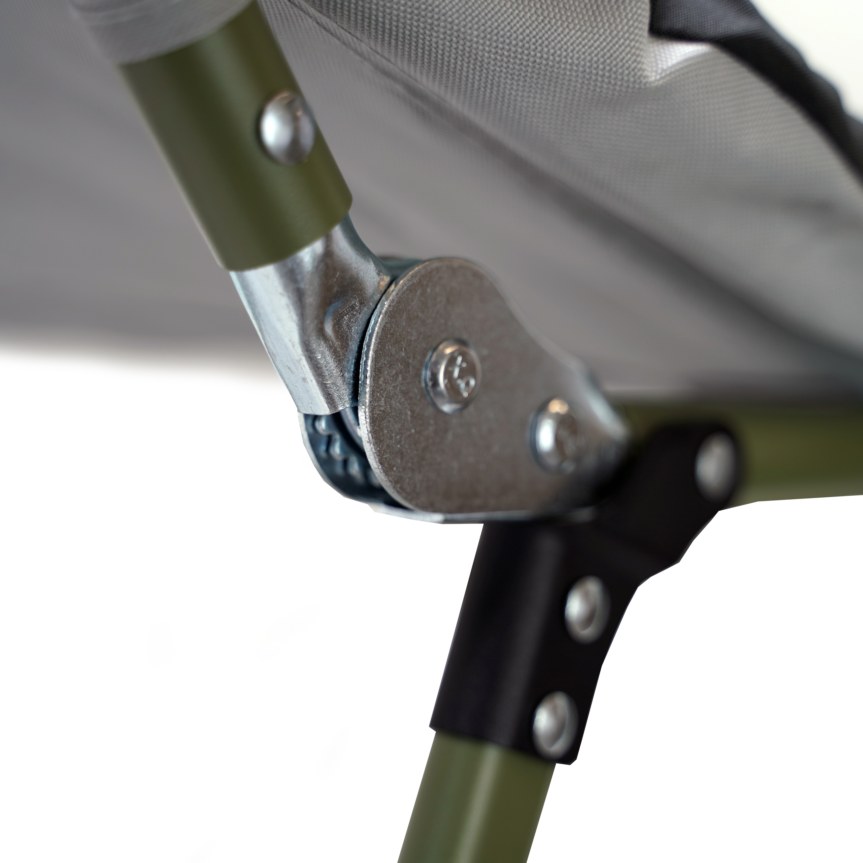 Eurocatch Bedchair Carpe – Lit de camping réglable à 8 pieds avec dossier 5 positions, appui-tête rembourré, poche latérale & pliable – Vert – 195×65×27 cm